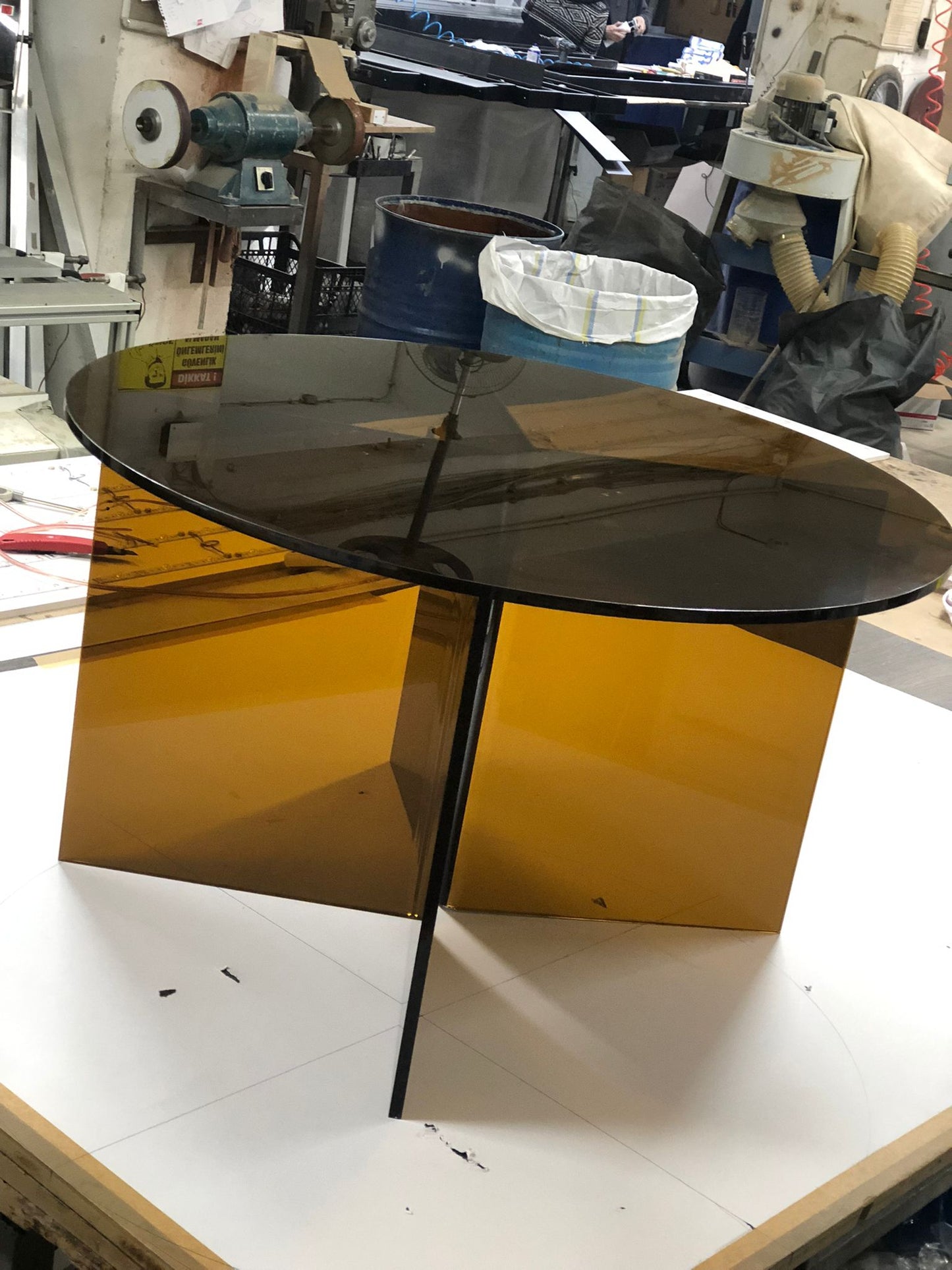 Acrylic Round Coffee Table - bynuraybirtane