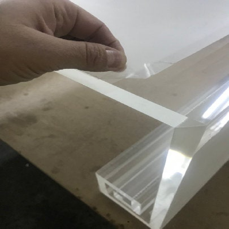 LUCITE COFFEE TABLE - bynuraybirtane