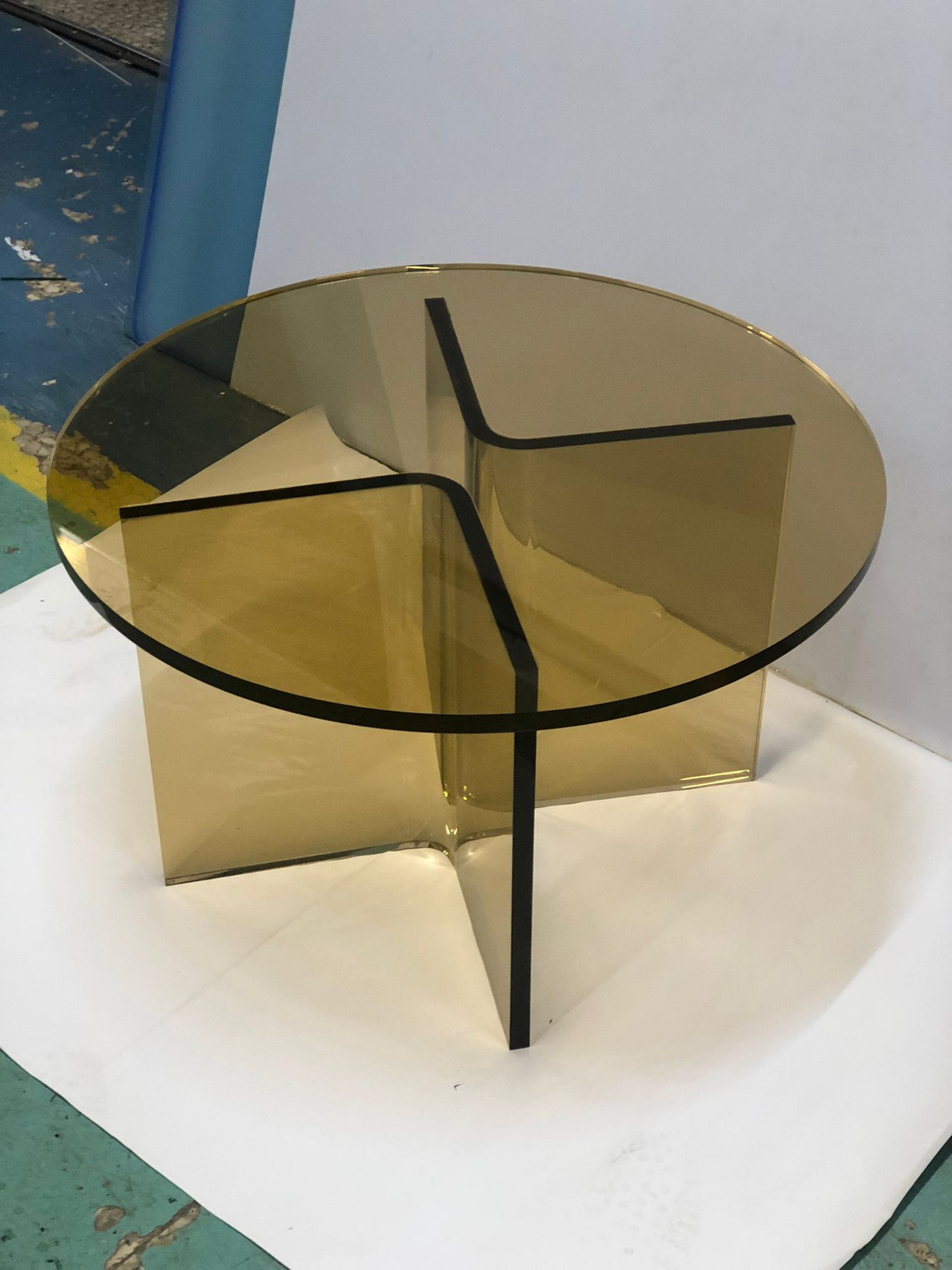 Oil Amber Color Acrylic Round Coffee Table - bynuraybirtane