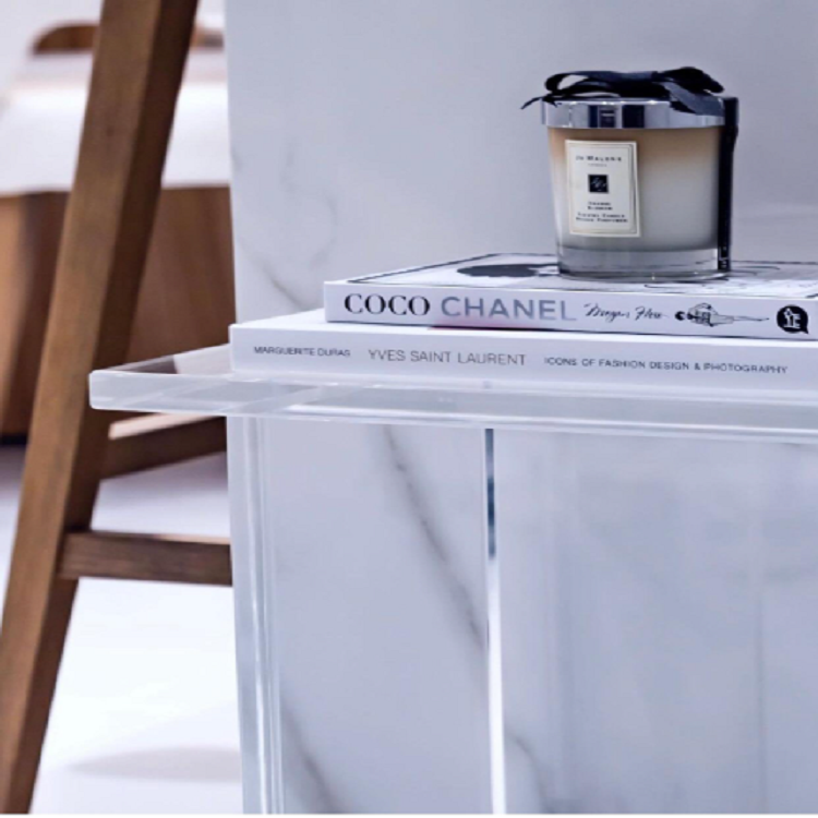 LUCITE COFFEE TABLE - bynuraybirtane