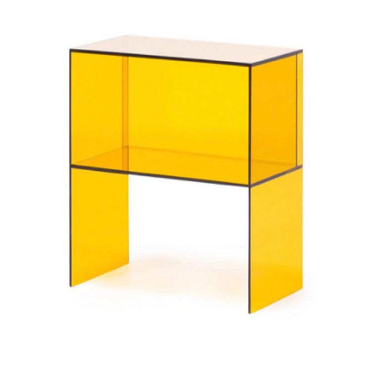 SHELF DETAIL LUCITE COFFEE TABLE - bynuraybirtane