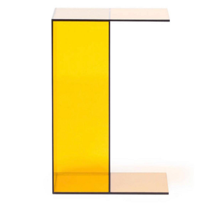 SHELF DETAIL LUCITE COFFEE TABLE - bynuraybirtane